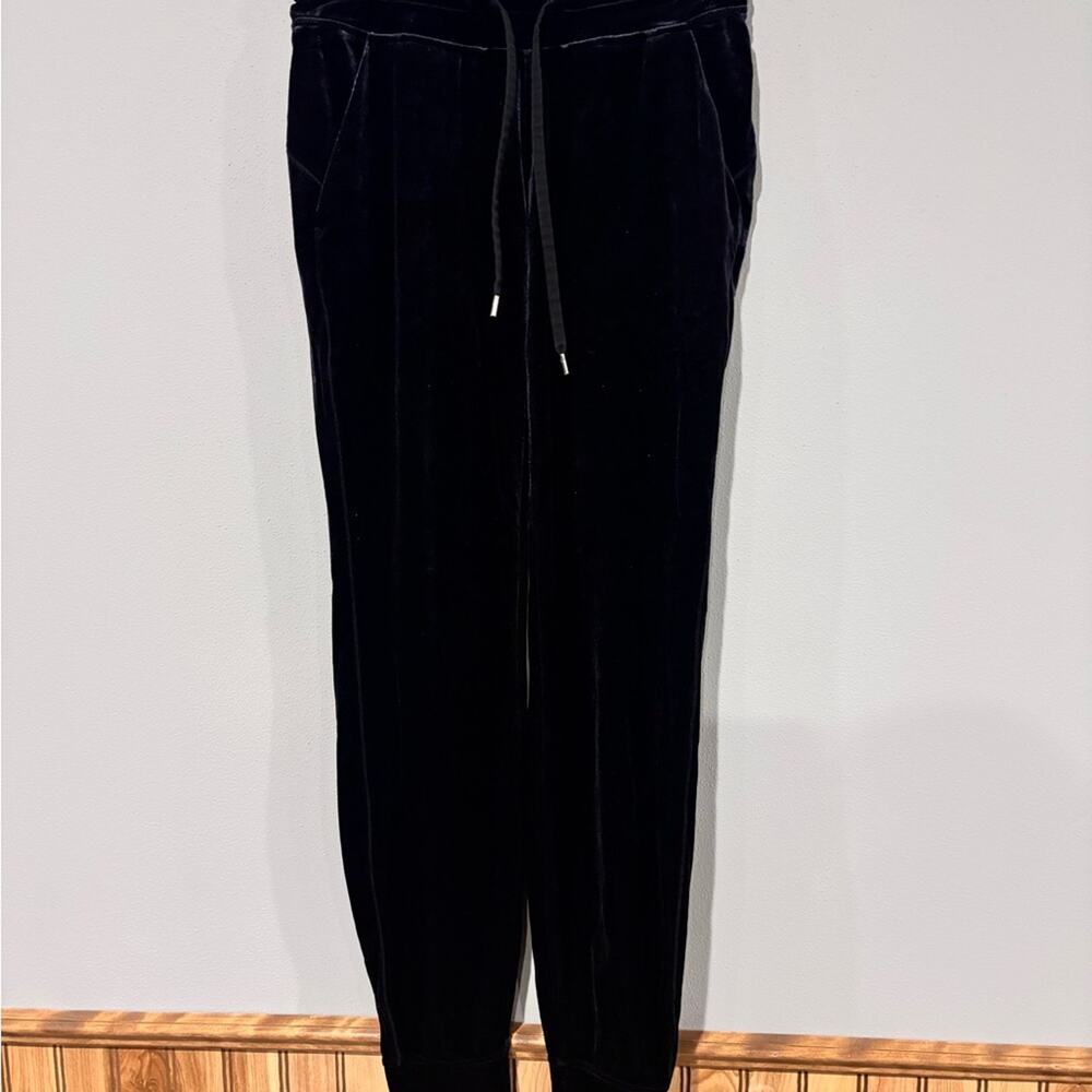 Lululemon Ready to Crush Velour Joggers - Black - Size 4